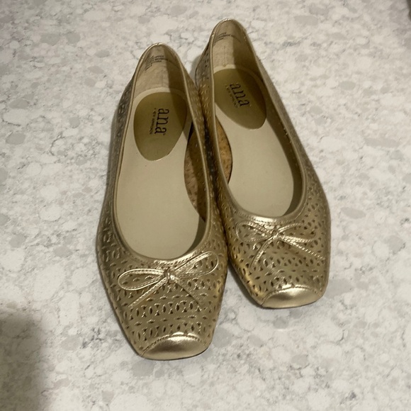 A.n.a gold ballet flat - Picture 2 of 6